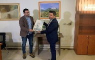 Уручен "Бели божур" директору основне школе, "Црни божур" није уручен Уручен "Бели божур" директору основне школе, "Црни божур" није уручен